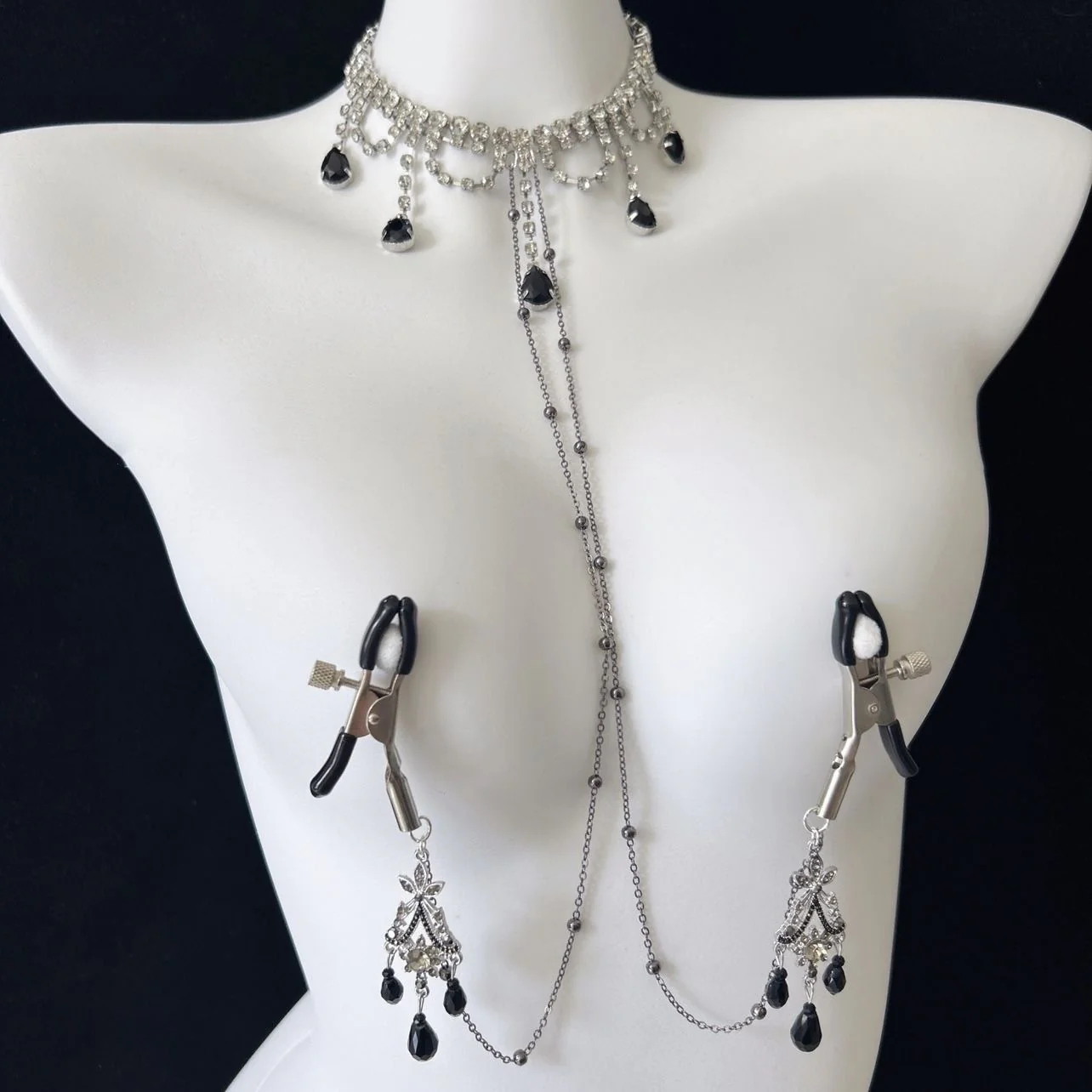 Exquisite Black Gem Diamond Choker with Nipple Clamps - Image 2