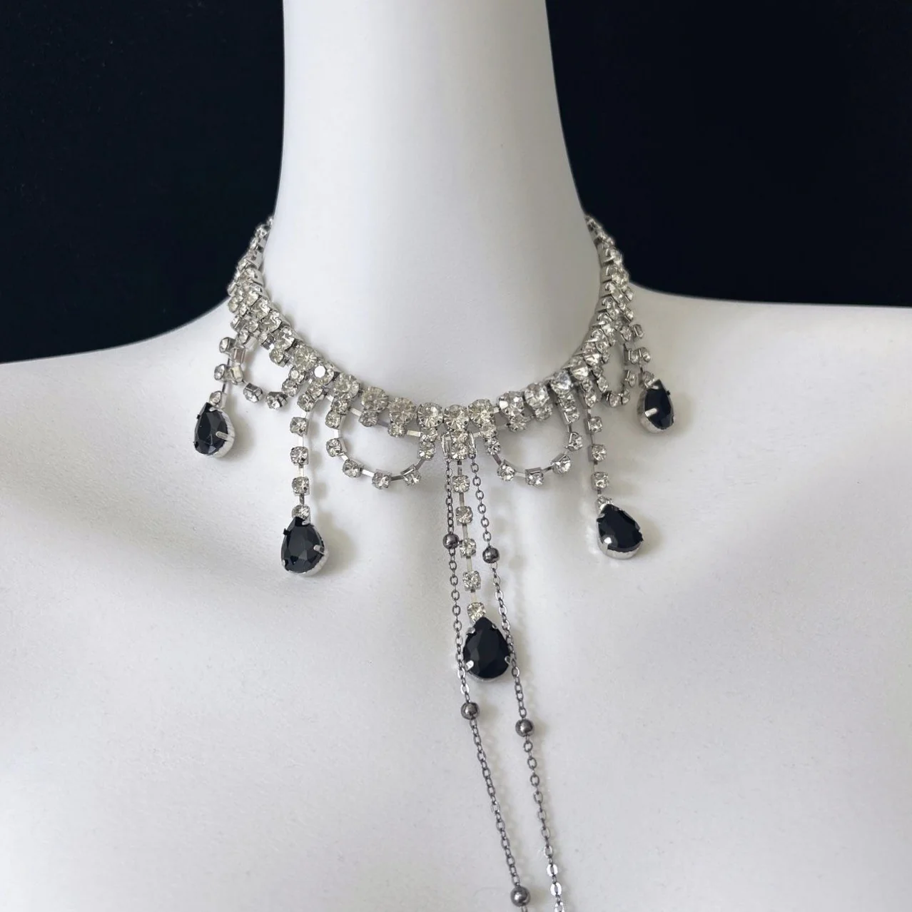 Exquisite Black Gem Diamond Choker with Nipple Clamps - Image 3