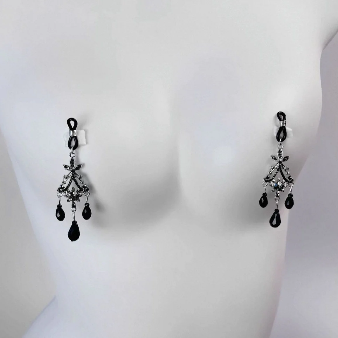 Exquisite Black Gem Diamond Choker with Nipple Clamps - Image 4