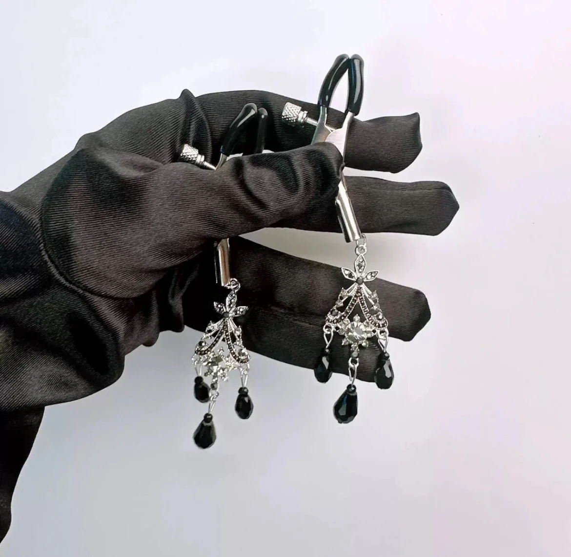 Exquisite Black Gem Diamond Choker with Nipple Clamps - Image 6