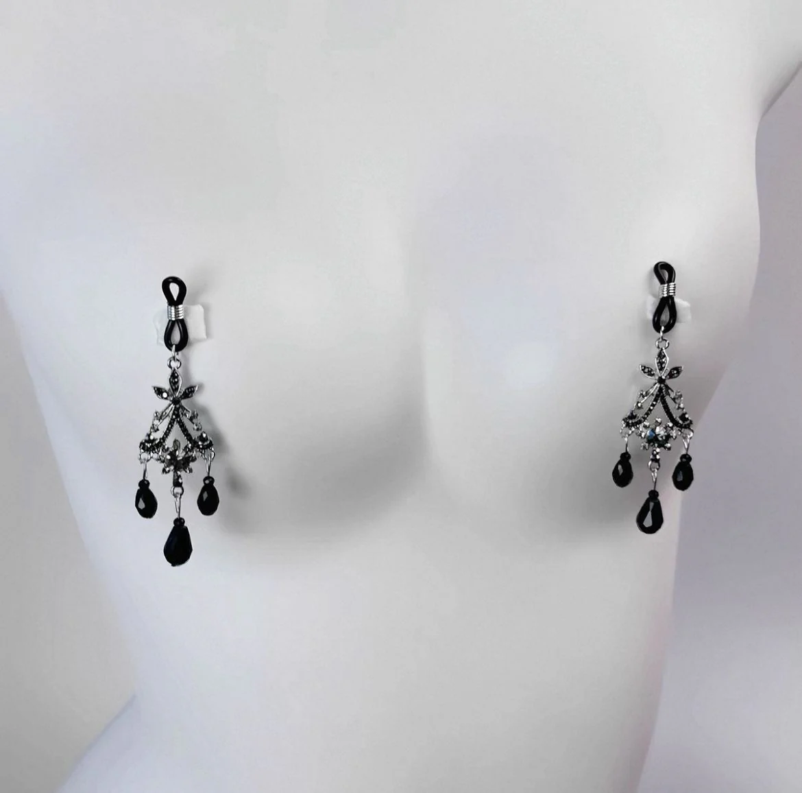 Exquisite Black Gem Diamond Choker with Nipple Clamps - Image 8